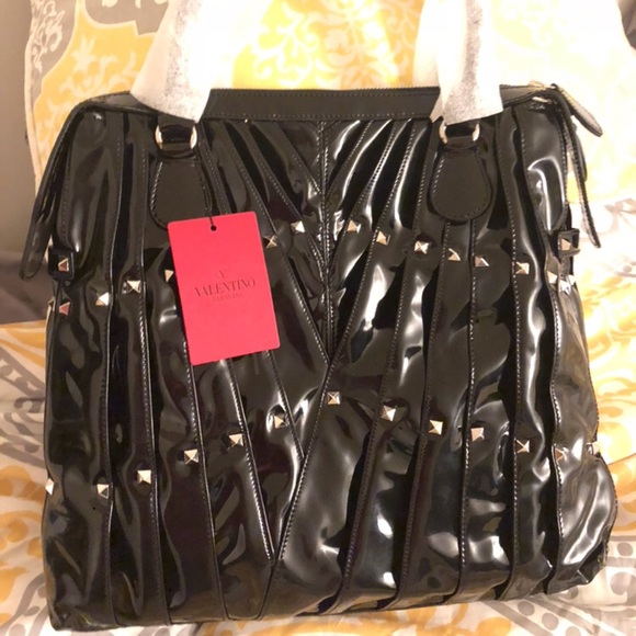 ♦️SOLD♦️NWT Valentino Patent Leather Studded Purse - Picture 4 of 7